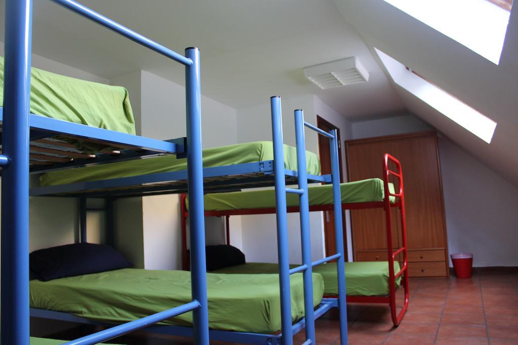 Albergue De Canfranc Estacion Room photo