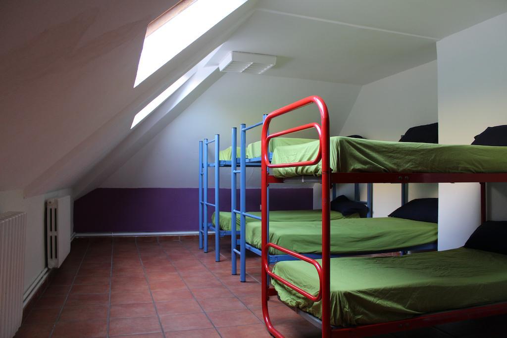 Albergue De Canfranc Estacion Room photo