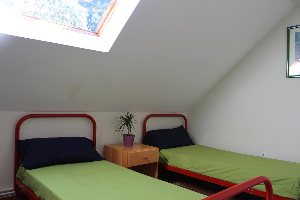 Albergue De Canfranc Estacion Room photo