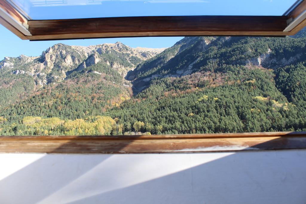 Albergue De Canfranc Estacion Room photo