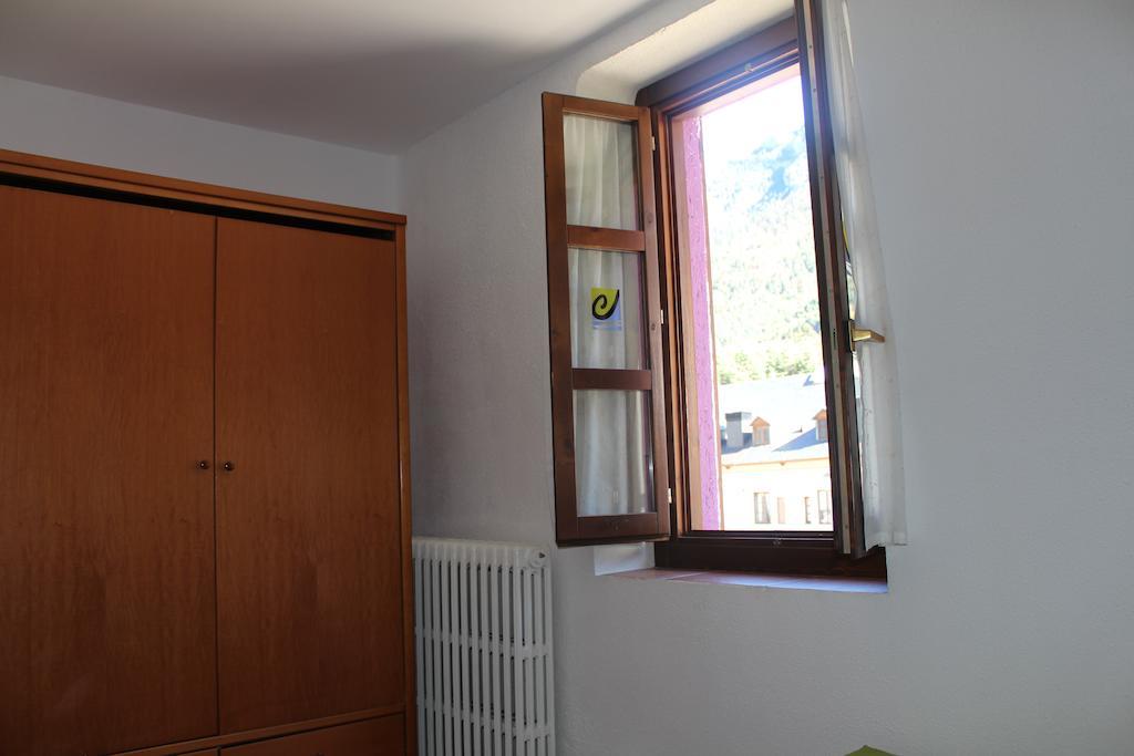 Albergue De Canfranc Estacion Room photo